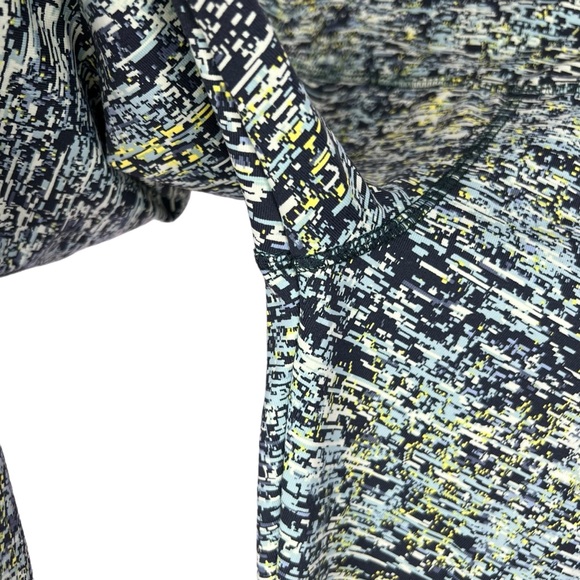 Lululemon Blue Green Static Camo 3/4 Leggings 10 - Picture 4 of 7